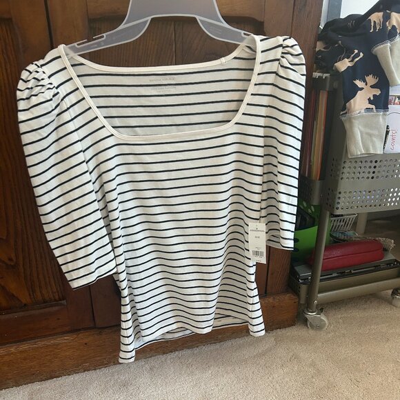 A women's top - Picture 9 of 9